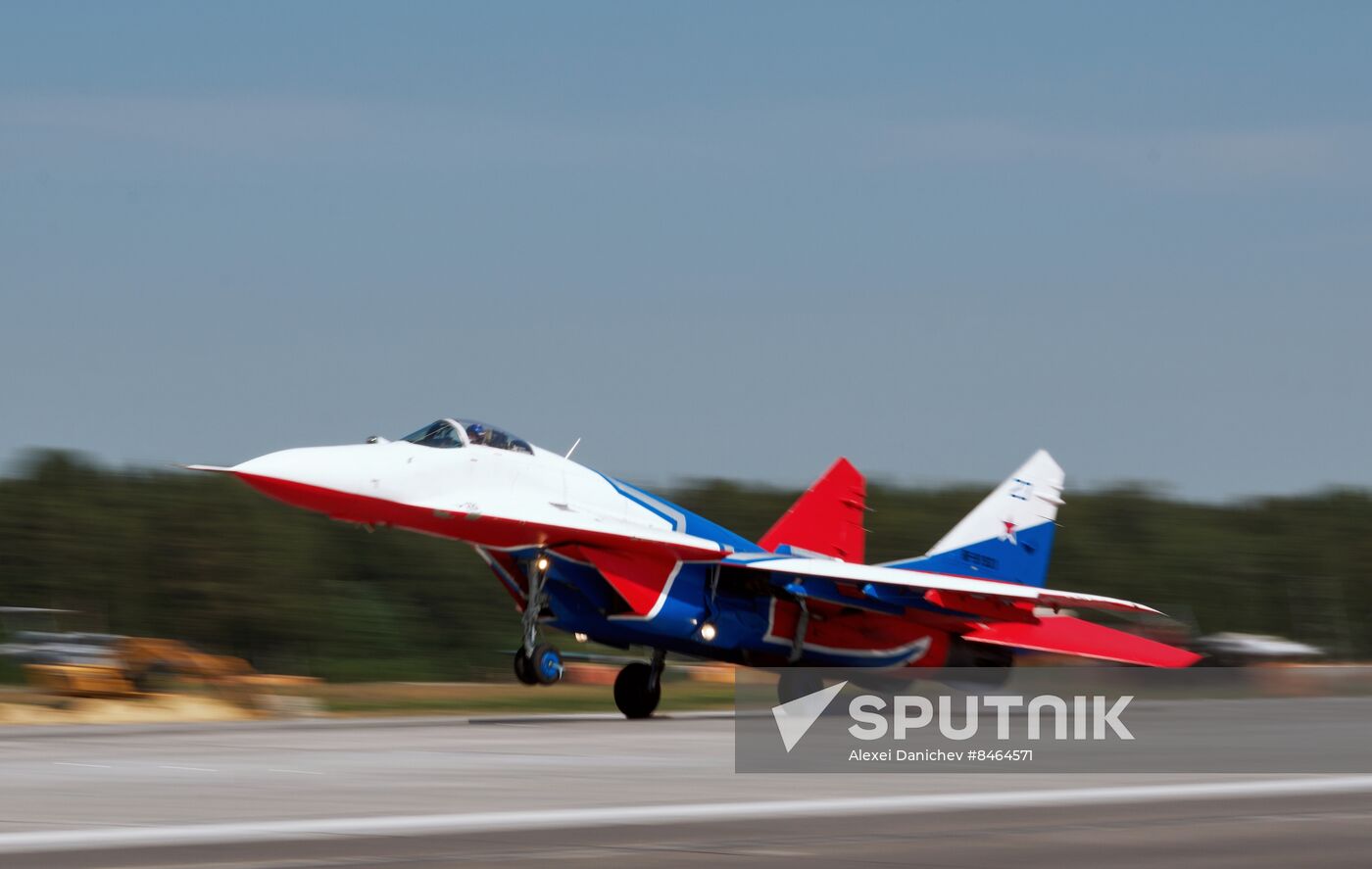 Russia Strizhi Aerobatic Team Training