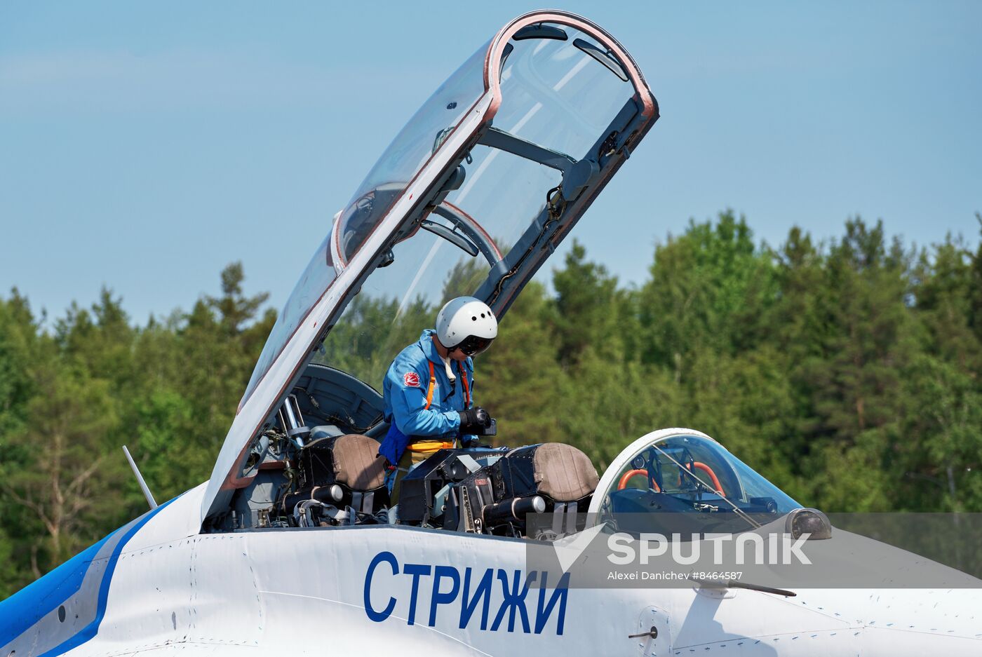 Russia Strizhi Aerobatic Team Training