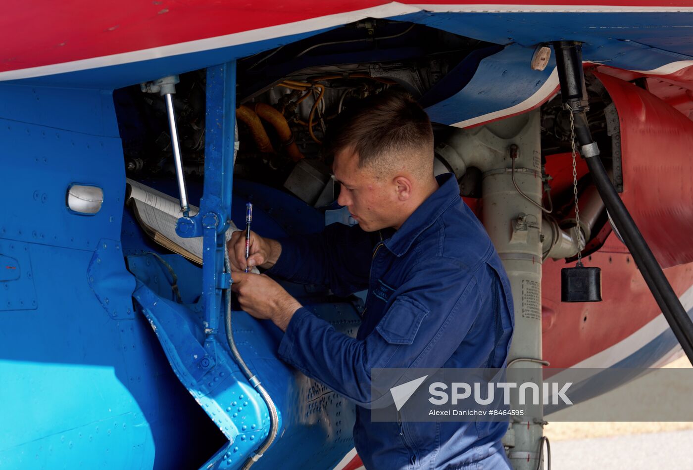 Russia Strizhi Aerobatic Team Training