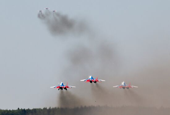 Russia Strizhi Aerobatic Team Training