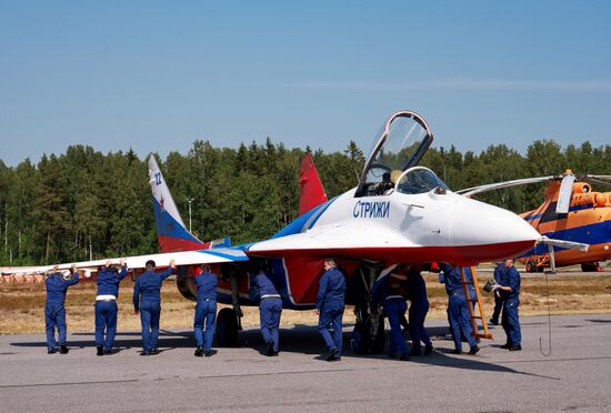 Russia Strizhi Aerobatic Team Training