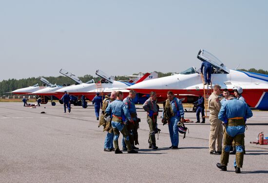 Russia Strizhi Aerobatic Team Training
