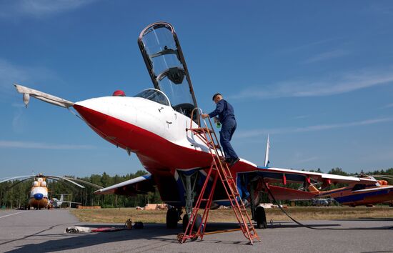 Russia Strizhi Aerobatic Team Training