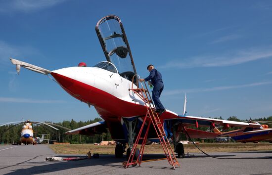 Russia Strizhi Aerobatic Team Training