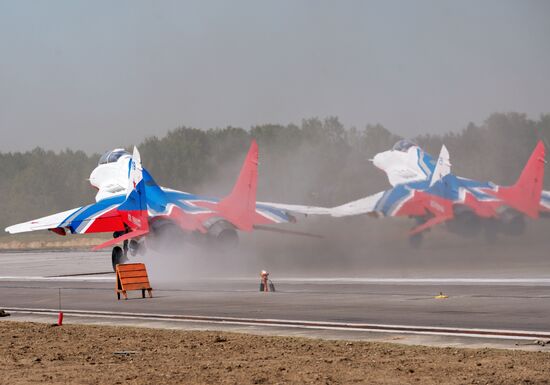 Russia Strizhi Aerobatic Team Training