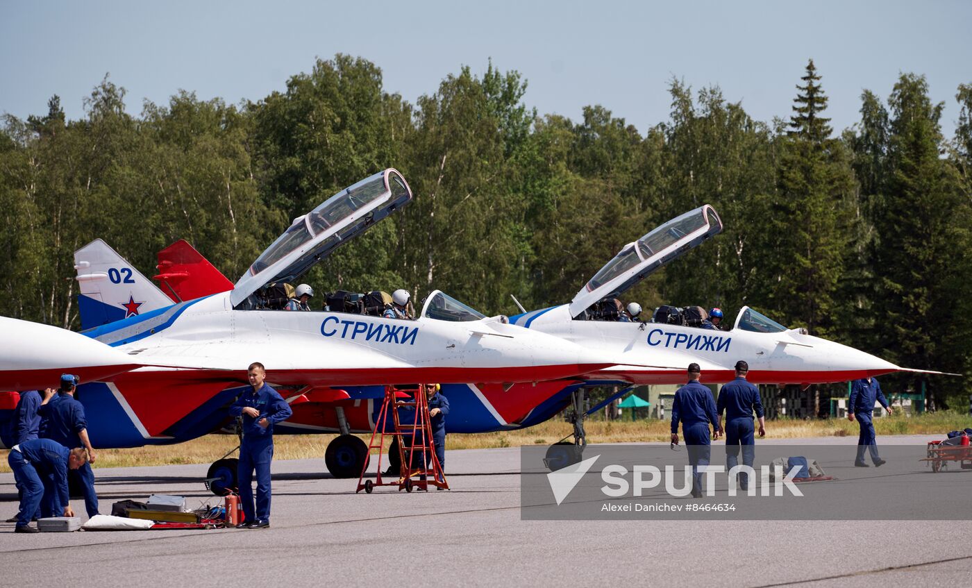 Russia Strizhi Aerobatic Team Training