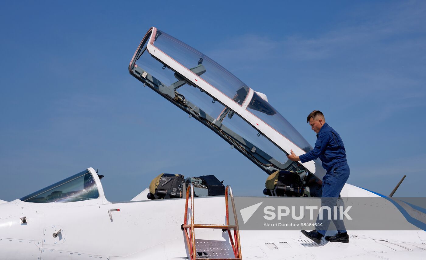 Russia Strizhi Aerobatic Team Training