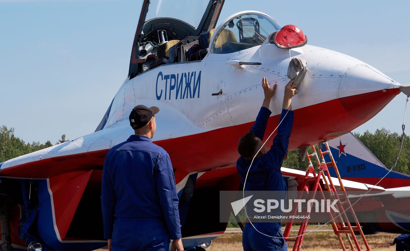 Russia Strizhi Aerobatic Team Training