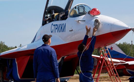 Russia Strizhi Aerobatic Team Training