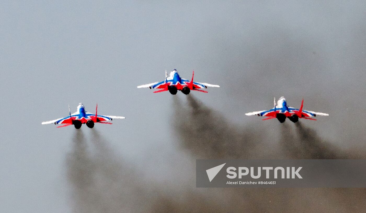 Russia Strizhi Aerobatic Team Training