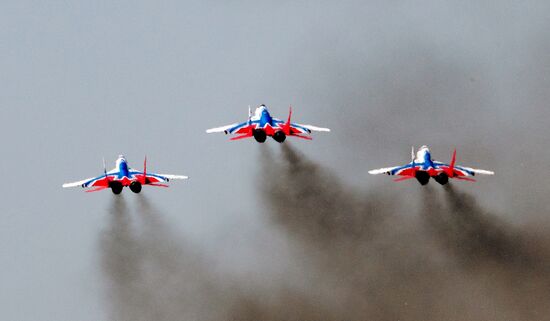 Russia Strizhi Aerobatic Team Training