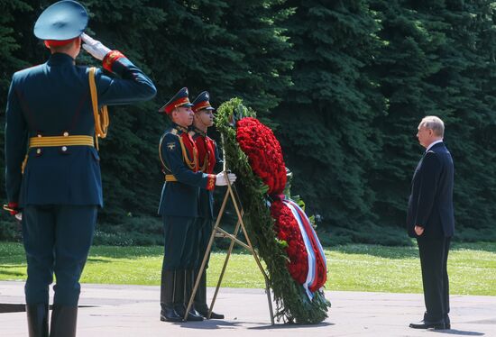 Russia Putin WWII Victims Remembrance Day Wreath Laying