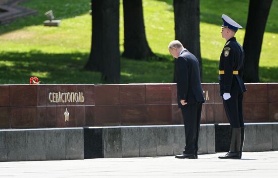 Russia Putin WWII Victims Remembrance Day Wreath Laying