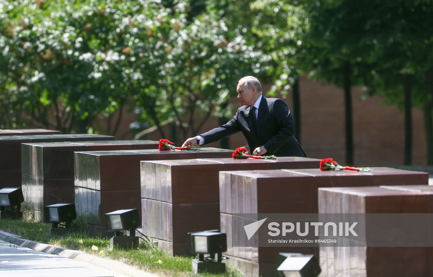 Russia Putin WWII Victims Remembrance Day Wreath Laying