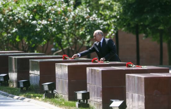 Russia Putin WWII Victims Remembrance Day Wreath Laying