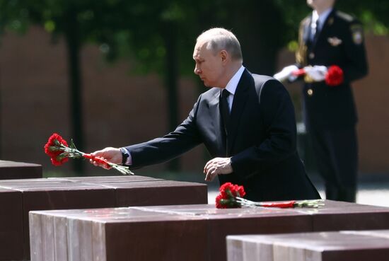 Russia Putin WWII Victims Remembrance Day Wreath Laying