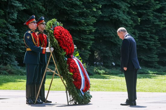Russia Putin WWII Victims Remembrance Day Wreath Laying