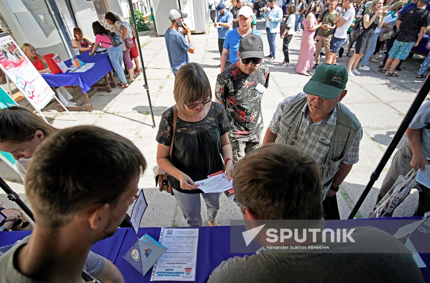 Russia DPR Job Fair
