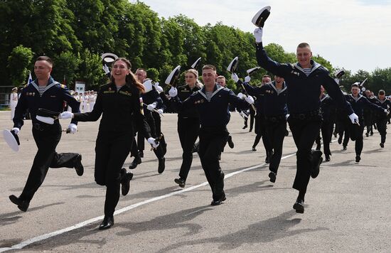 Russia Regions Graduation