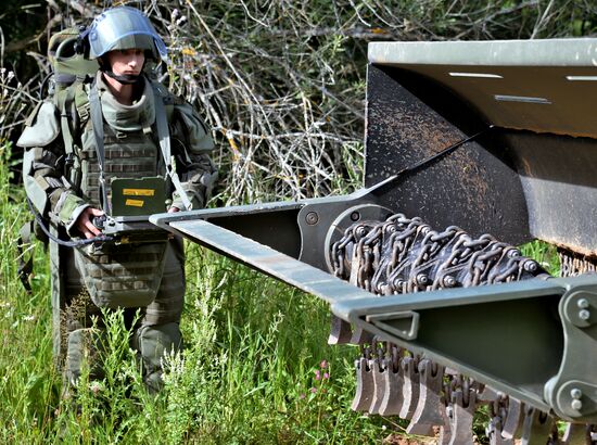 Russia Ukraine Military Operation Engineer Troops