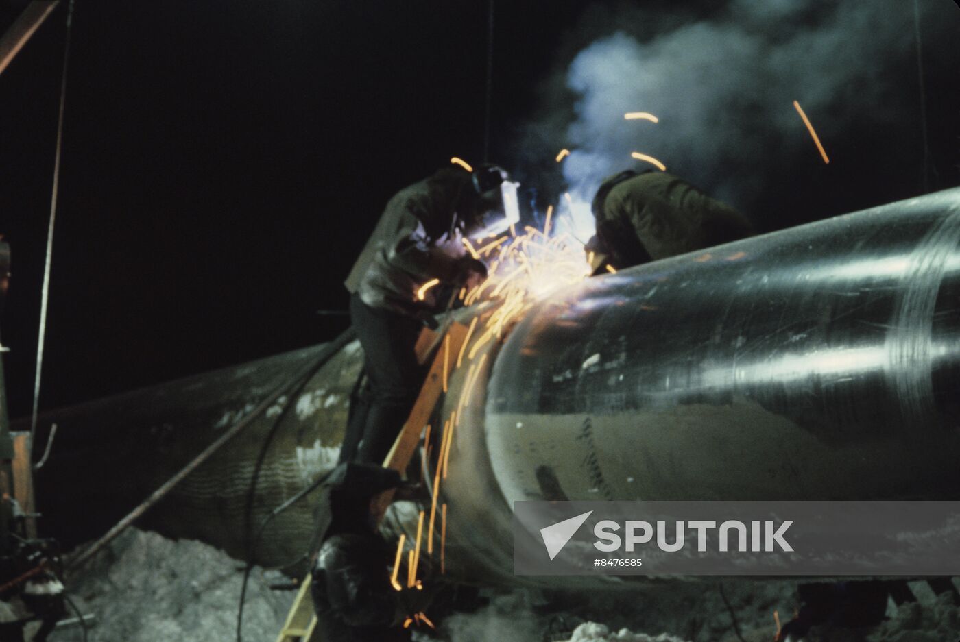 Construction of Urengoy - Pomary - Uzhgorod gas pipeline