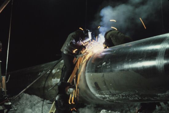 Construction of Urengoy - Pomary - Uzhgorod gas pipeline