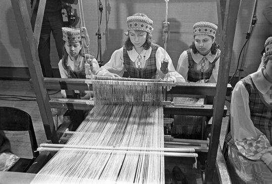 Contest for best weaver