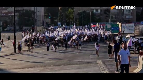 Protesters heading toward the parliament building in Jerusalem 