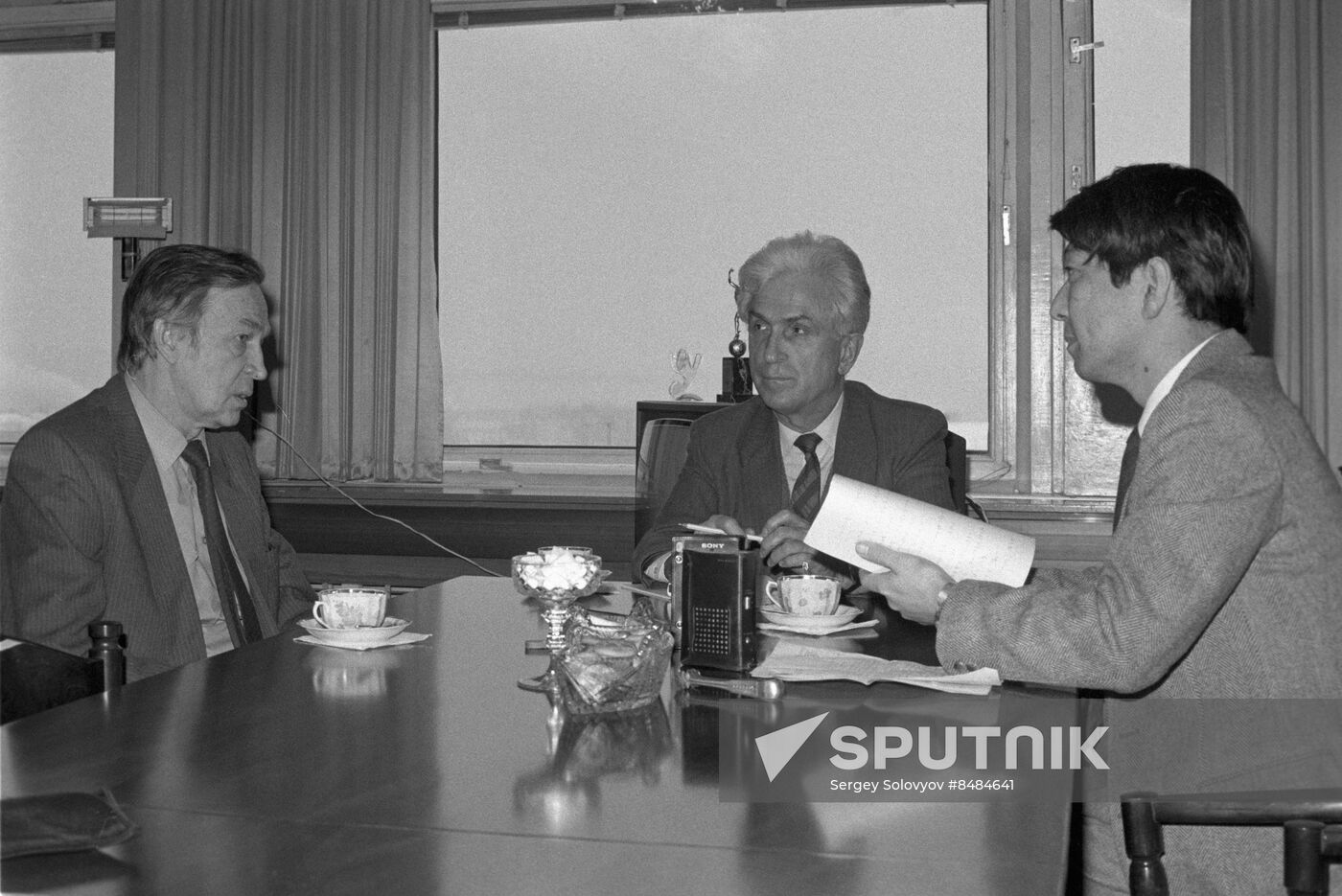 Valentin Falin and Mr. Juje