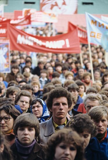 "I vote for peace!" anti-war action