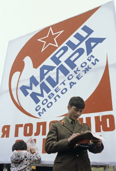 "I vote for peace!" anti-war action