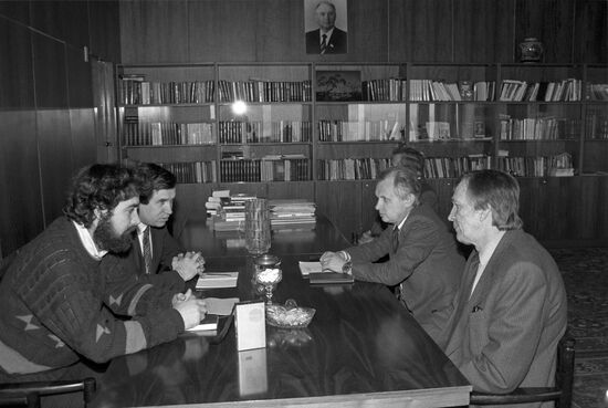 Meeting of Greek journalists with APN Chairman Falin