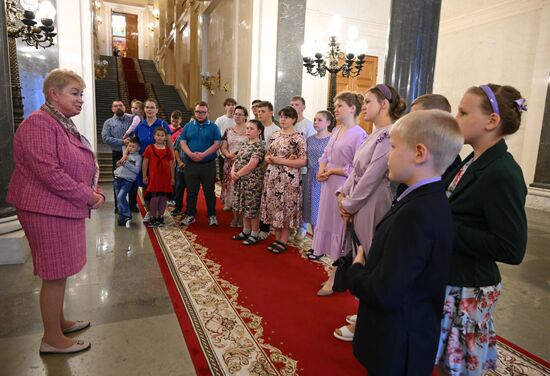 Russia Putin Large Families Parents