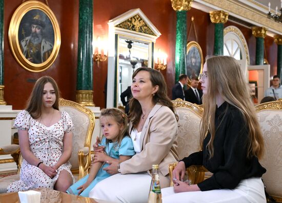 Russia Putin Large Families Parents