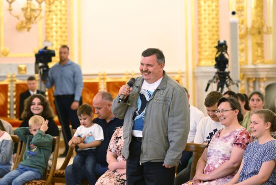 Russia Putin Large Families Parents