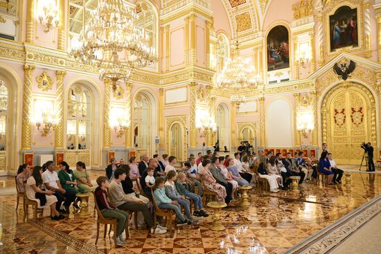 Russia Putin Large Families Parents