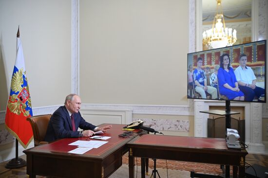 Russia Putin Large Families Parents