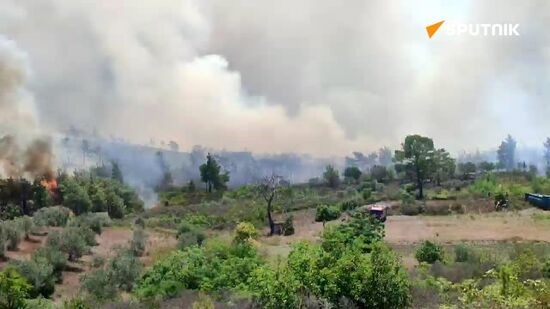 Russian armed forces helicopters extinguishing forest fires in Syria
