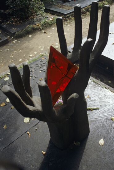 Alexander Bakulev's grave memorial