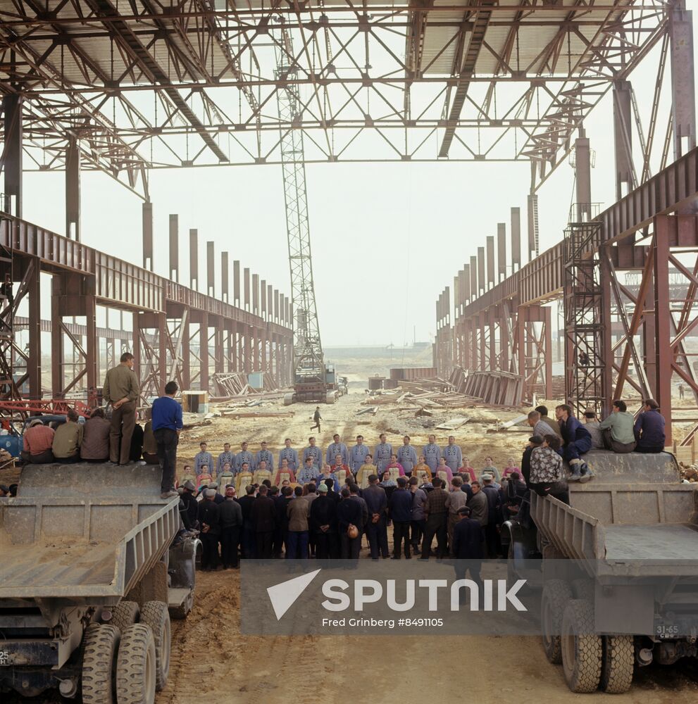 Concert for Uralmash construction workers