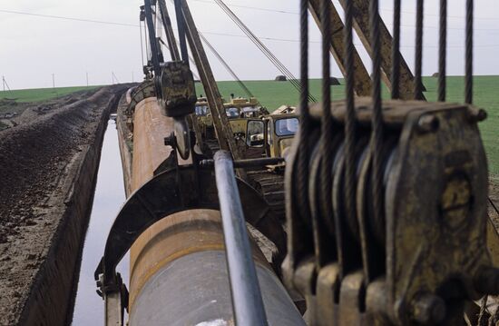 Urengoi-Pomary-Uzhgorod gas pipeline under construction