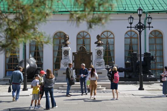 Russia History Busts Unveiling