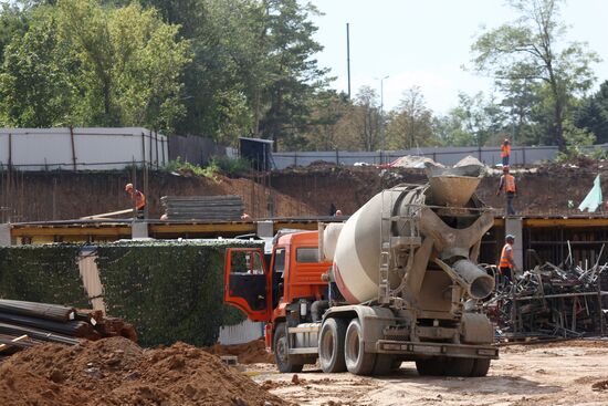 Russia DPR Construction