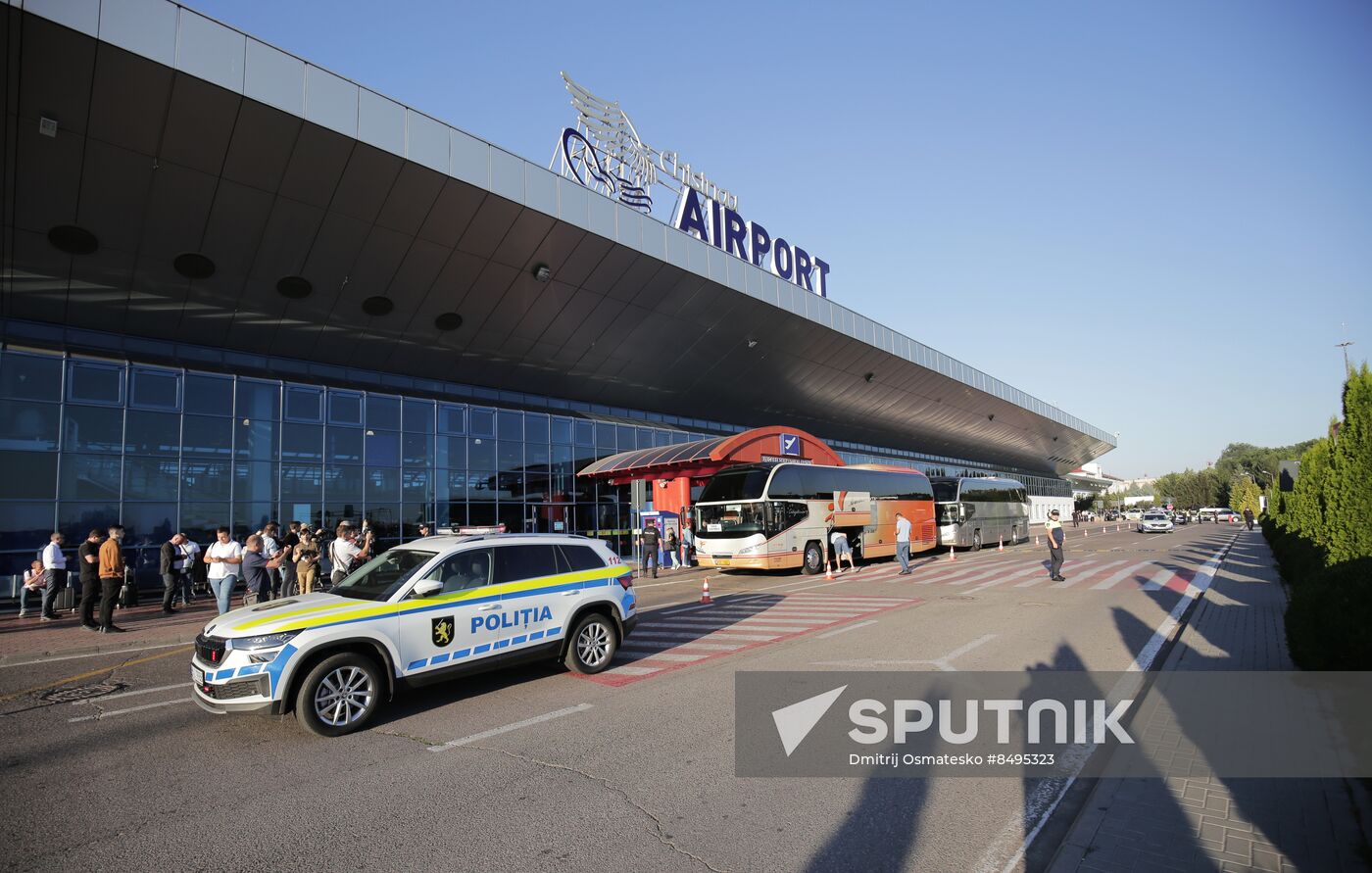 Moldova Russia Diplomats Departure