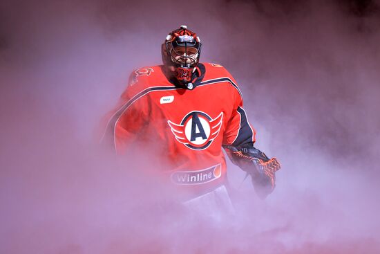 Russia Ice Hockey Kontinental League Avtomobilist - Metallurg