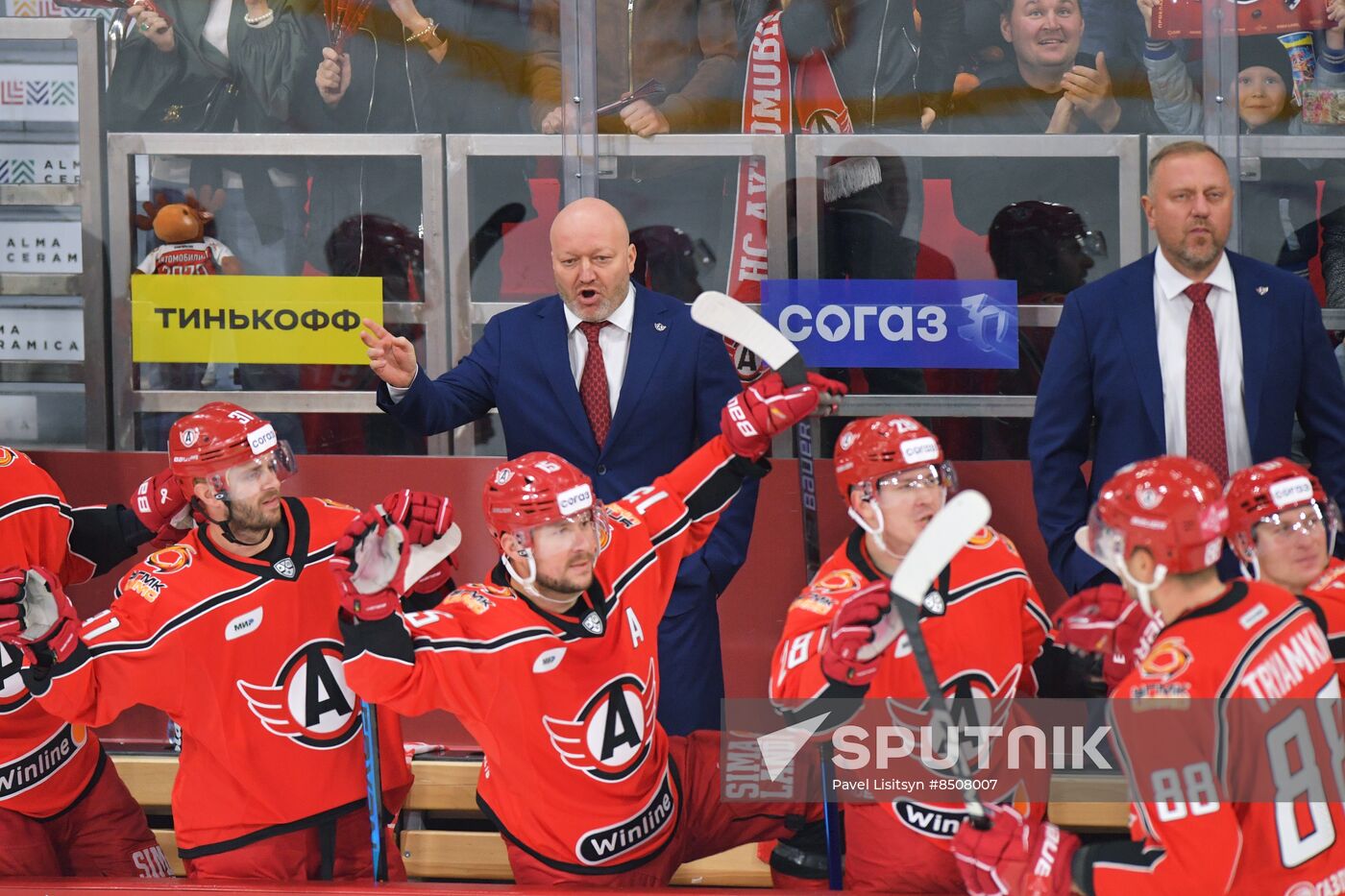 Russia Ice Hockey Kontinental League Avtomobilist - Metallurg