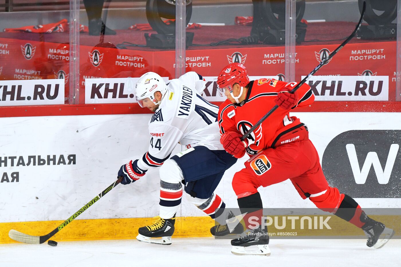 Russia Ice Hockey Kontinental League Avtomobilist - Metallurg