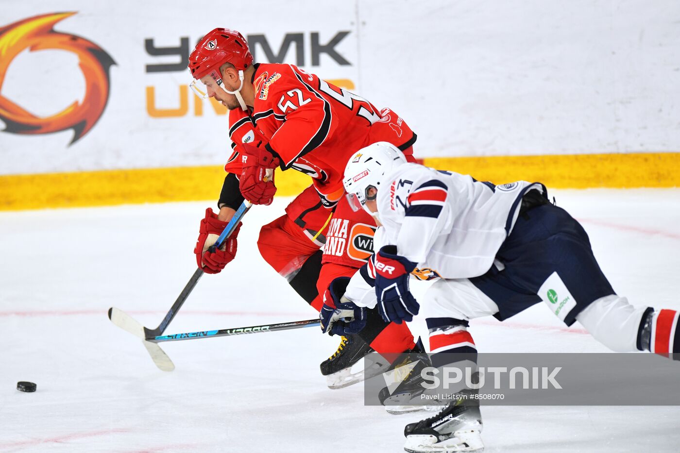 Russia Ice Hockey Kontinental League Avtomobilist - Metallurg