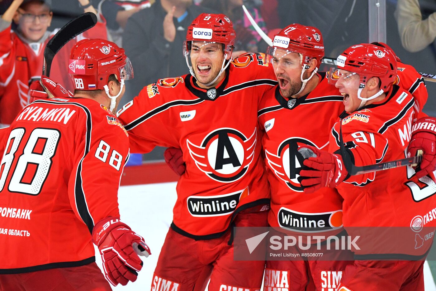 Russia Ice Hockey Kontinental League Avtomobilist - Metallurg