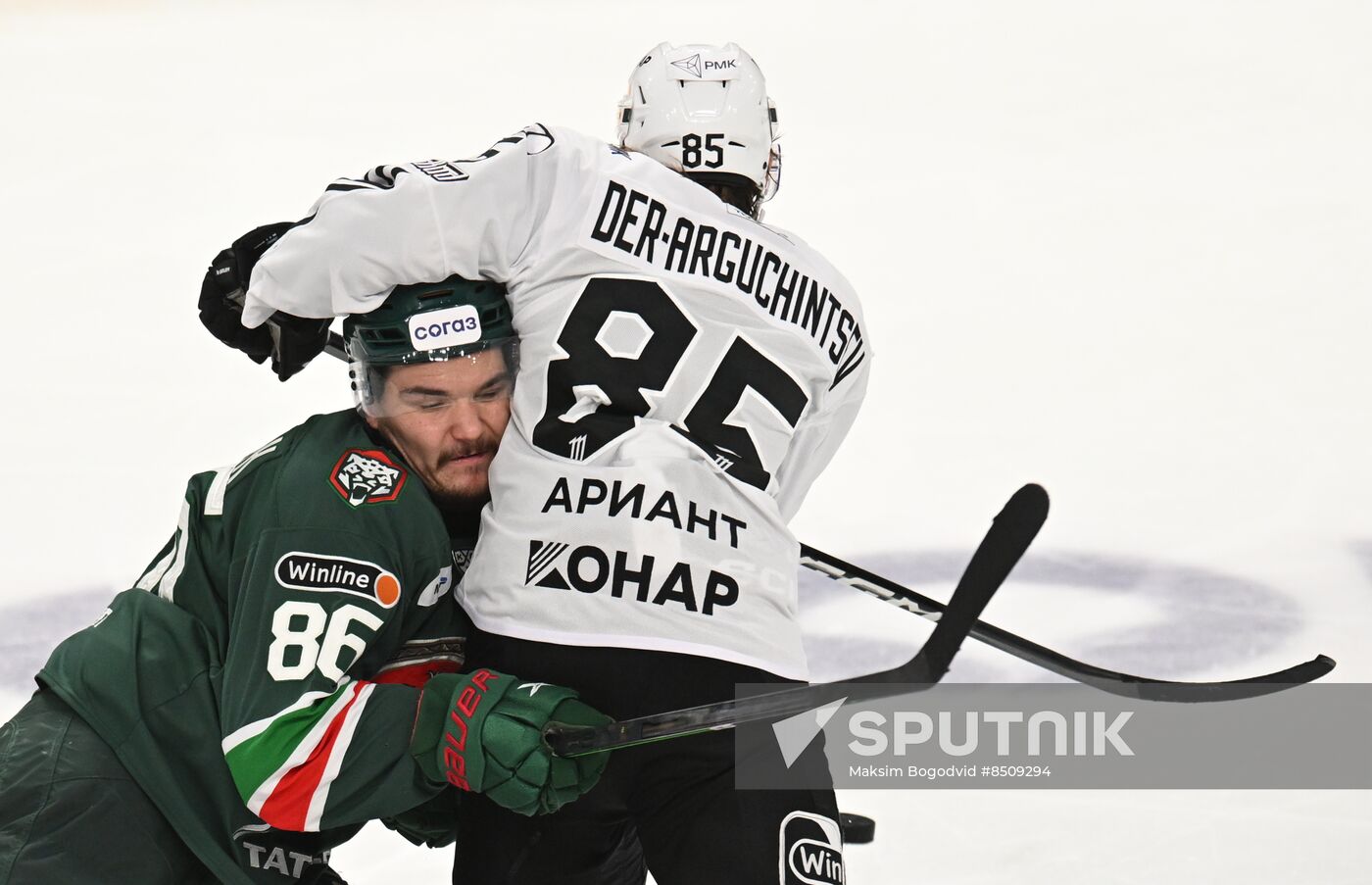 Russia Ice Hockey Kontinental League Ak Bars - Traktor